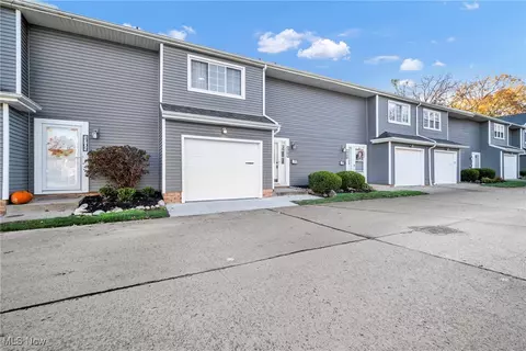 1707 Walnut Ln, Rocky River, OH 44116