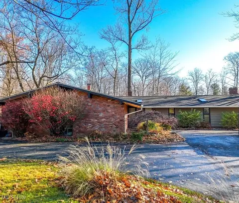 28749 S Woodland Rd, Pepper Pike, OH 44124