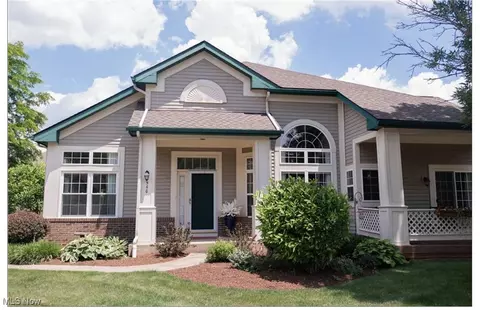 560 Azalea Cir, Northfield, OH 44067