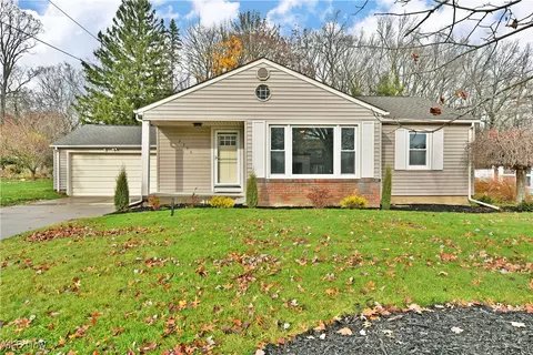 2750 Dogwood Dr, Youngstown, OH 44511