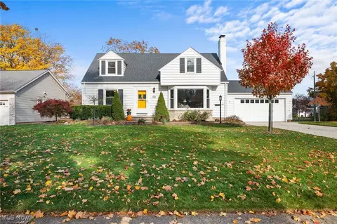 19070 Coffinberry Blvd, Fairview Park, OH 44126