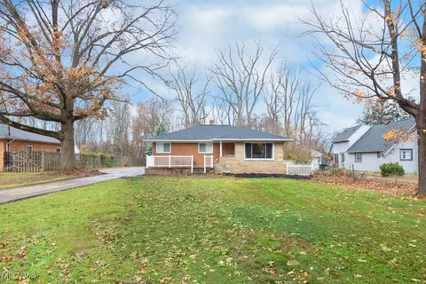 6670 Middlebrook Blvd, Middleburg Heights, OH 44130