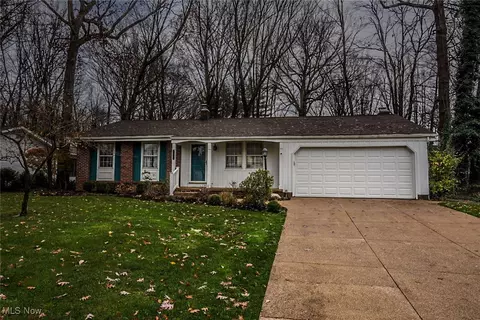 2064 Willowdale Dr, Stow, OH 44224