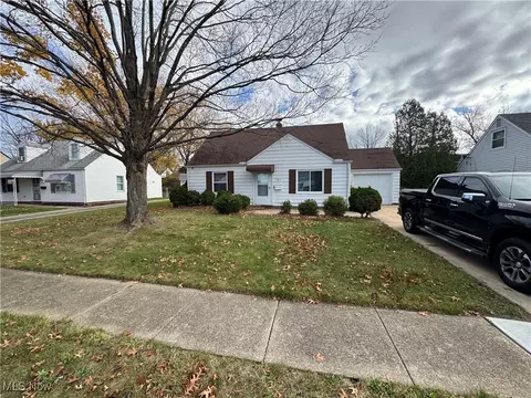 Exterior - 387 E 232nd St, Euclid, OH 44123 photo 3 of 5