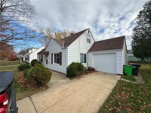 Exterior - 387 E 232nd St, Euclid, OH 44123 photo 2 of 5