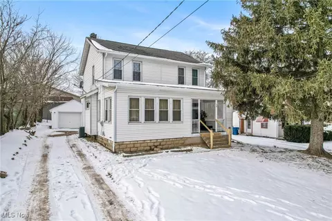 16 N Navarre Ave, Austintown, OH 44515