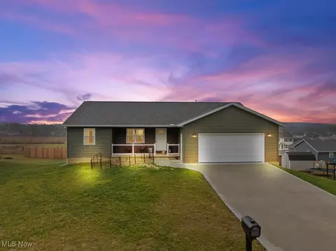 810 Melissa St NE, Bolivar, OH 44612