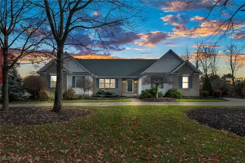 5644 Turnberry Ln, Highland Heights, OH 44143