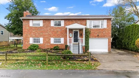 94 Greenwood Dr, Williamstown, WV 26187