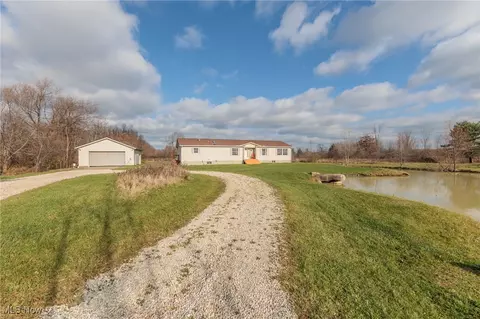 7577 Center Rd, Valley City, OH 44280