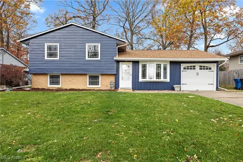4860 Mapleview Dr, Vermilion, OH 44089