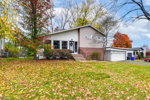 2740 Cedar Hill Rd, Cuyahoga Falls, OH 44223