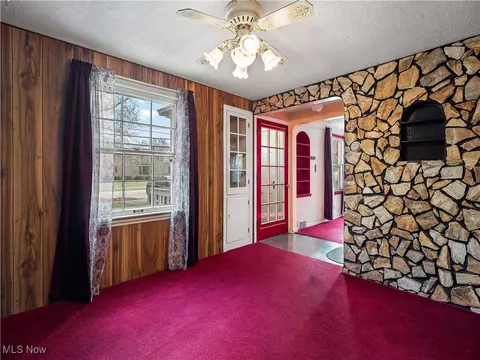 Living - 364 E 260th St, Euclid, OH 44132 photo 3 of 4