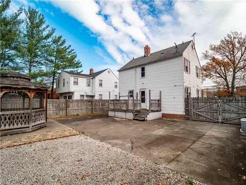 Exterior - 364 E 260th St, Euclid, OH 44132 photo 4 of 7