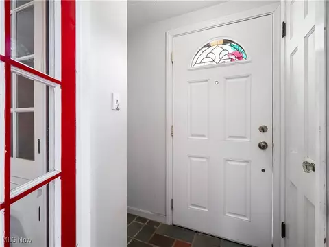 Entry Way - 364 E 260th St, Euclid, OH 44132 photo 1 of 3