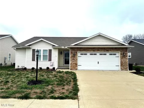 1060 Sycamore Cir SE, New Philadelphia, OH 44663
