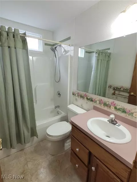 403 Idlebrook Dr, Wadsworth, OH 44281 photo 18