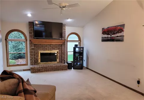 403 Idlebrook Dr, Wadsworth, OH 44281 photo 5