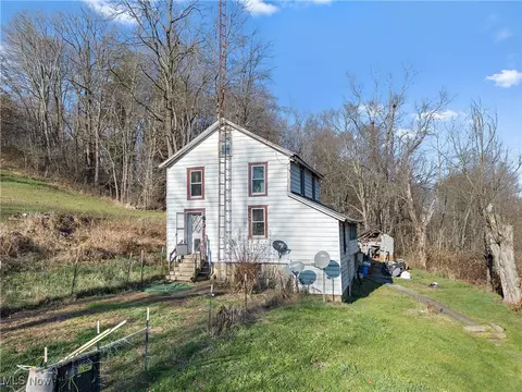 3060 Bark Rd, Magnolia, OH 44643