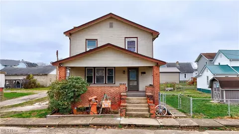 314 N Center St, Uhrichsville, OH 44683