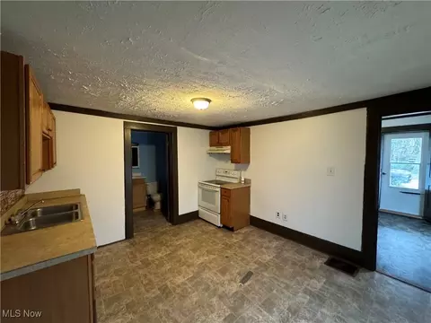 5724 Madison Ave, Ashtabula, OH 44004 photo 14