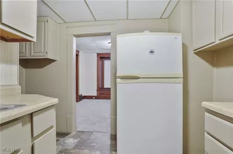 Entry Way - 491 Scheck St, Akron, OH 44307 photo 1 of 3