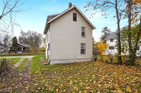 Exterior - 491 Scheck St, Akron, OH 44307 photo 3 of 4