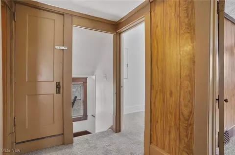 Entry Way - 491 Scheck St, Akron, OH 44307 photo 2 of 3