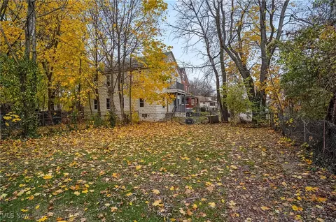 Exterior - 491 Scheck St, Akron, OH 44307 photo 4 of 4