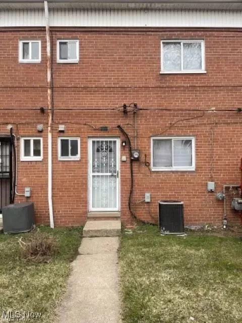 4936 Caroline Dr #30, Warrensville Heights, OH 44128