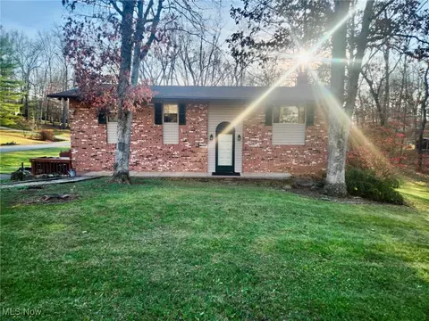605 Northlake Dr, Vincent, OH 45784