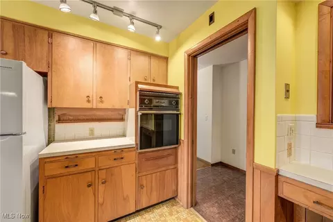 Kitchen - 361 Crescent Dr, Berea, OH 44017 photo 5 of 7