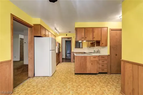 Kitchen - 361 Crescent Dr, Berea, OH 44017 photo 7 of 7