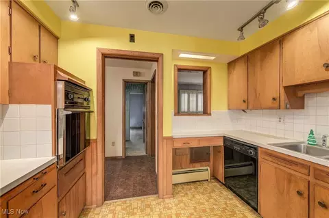 Kitchen - 361 Crescent Dr, Berea, OH 44017 photo 3 of 7