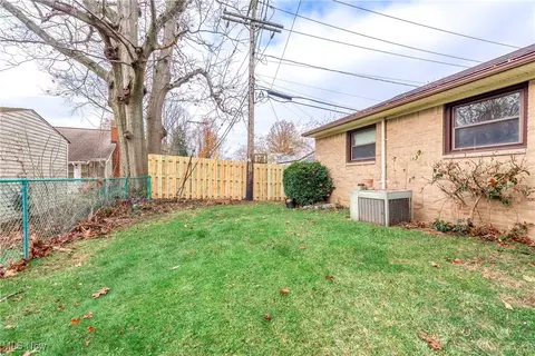 Exterior - 361 Crescent Dr, Berea, OH 44017 photo 6 of 9