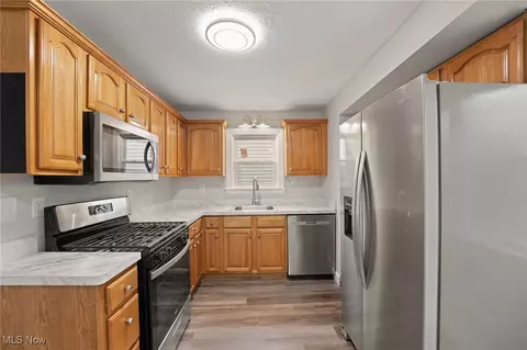 1925 Robindale St, Wickliffe, OH 44092 photo 13