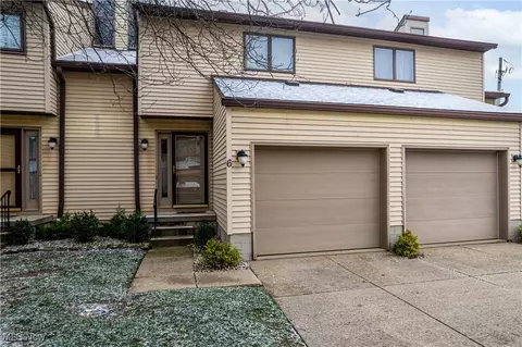 6 Greenwood Dr #2B, Doylestown, OH 44230