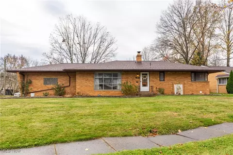 596 Deering Dr, Akron, OH 44313