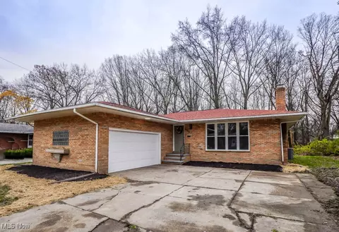 2048 Thurmont Rd, Akron, OH 44313
