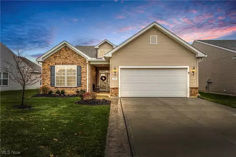 733 Cedar Crest Dr, Elyria, OH 44035