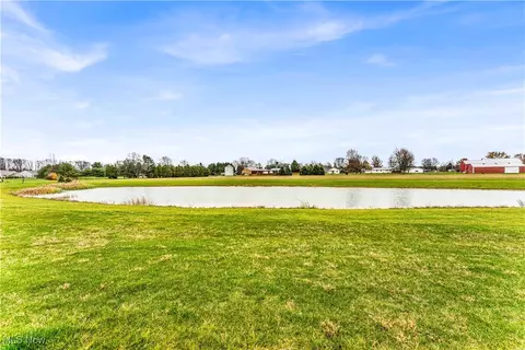733 Cedar Crest Dr, Elyria, OH 44035 photo 3