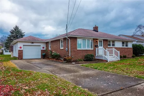 1018 15th St SW, Massillon, OH 44647