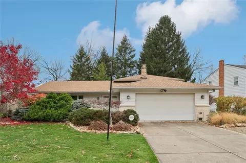 368 Balmoral Dr, Richmond Heights, OH 44143