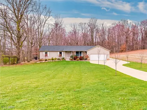 9533 Market Ave N, Hartville, OH 44632