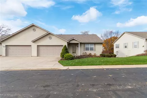 1042 Pittsburg Ave NW, North Canton, OH 44720