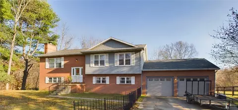 1100 41st St, Vienna, WV 26105