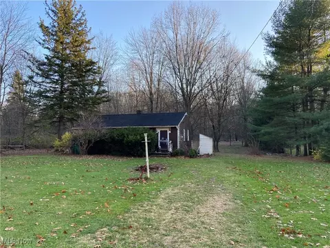 8964 Martin Rd, Kirtland, OH 44094