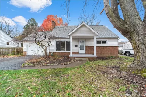 2301 Grafton Rd, Grafton, OH 44044