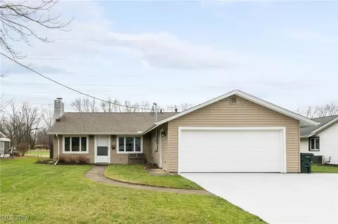 89 Meadow Dr, Berea, OH 44017