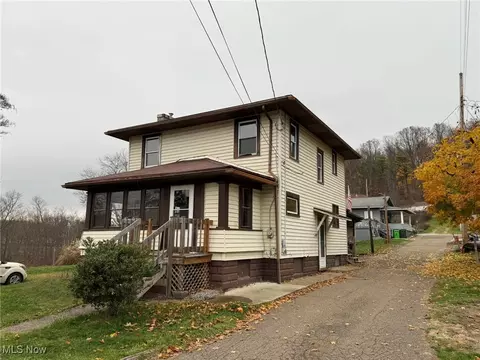 3 Johnson Ct, Uhrichsville, OH 44683